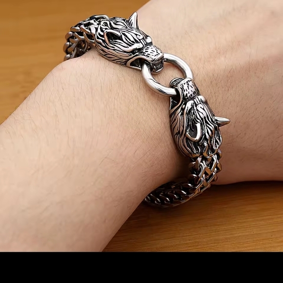 Silver Lion Head Bracelet - Picture 2 of 9